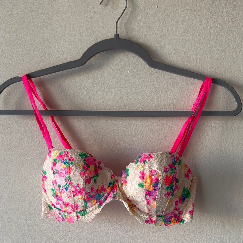 VS Pink Lightly Lined Convertible Bra 32C